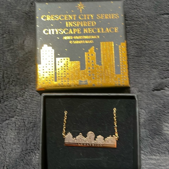 Crescent City necklace - Picture 2 of 3